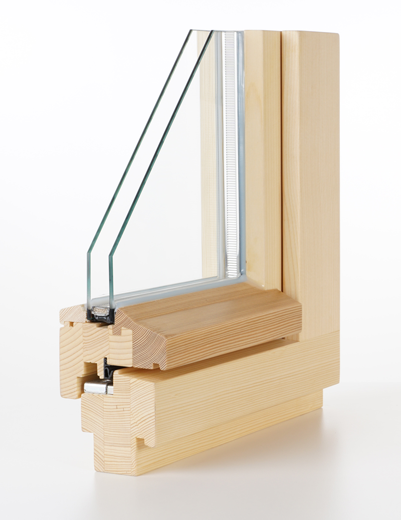 [Translate to English:] Denkmalgeschütztes Holzfenster mit eingehängtem Holzwetterschenkel, IV68, Flügelbreite Classic 74mm